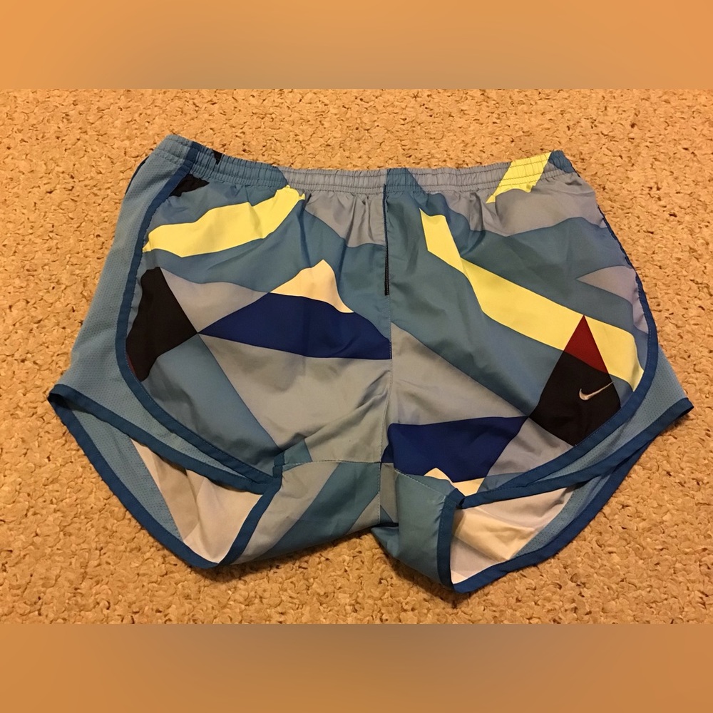 NIKE WOMENS SZ M RUNNING SHORTS GUC BUILT IN PANTY